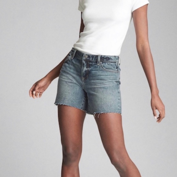 GAP Pants - GAP Mid Rise 5" Denim Shorts with Shadow Pockets Size 25 NWT